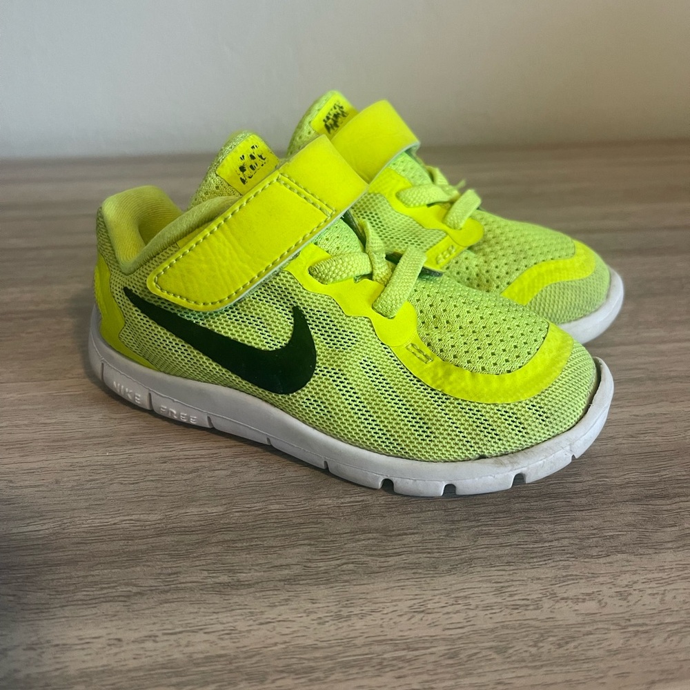 Neon yellow nike sneakers. Toddler 7